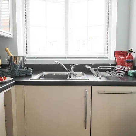 2 Perran Court Дом отдыха *