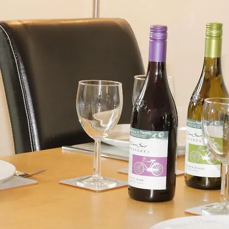 2 Perran Court Дом отдыха *