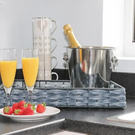 2 Perran Court Дом отдыха *