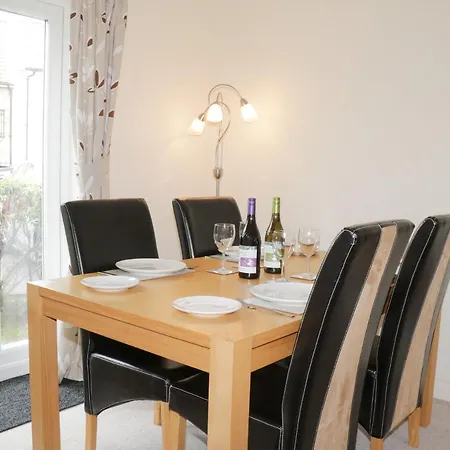 2 Perran Court